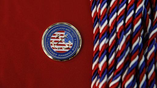 绳索和徽章给退伍军人毕业时从北中央.